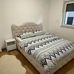 Restoran&motel And Apartmants Lovacka Prica فندق