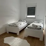 Restoran&motel And Apartmants Lovacka Prica فندق