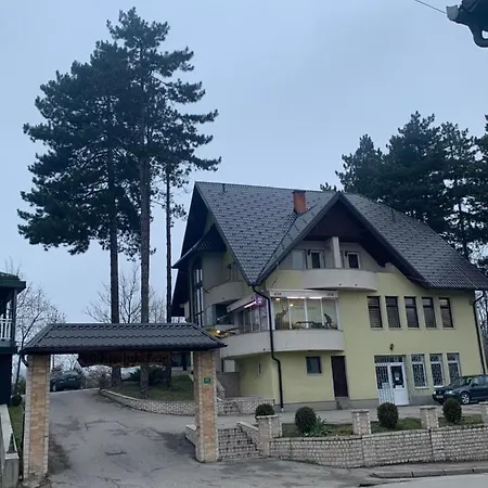 Restoran&motel And Apartmants Lovacka Prica Otel