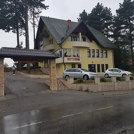 Restoran&motel And Apartmants Lovacka Prica ホテル 3*