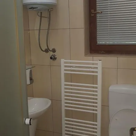 Hotel Restoran&motel And Apartmants Lovacka Prica 3*
