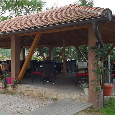 Restoran&motel And Apartmants Lovacka Prica Tesanj