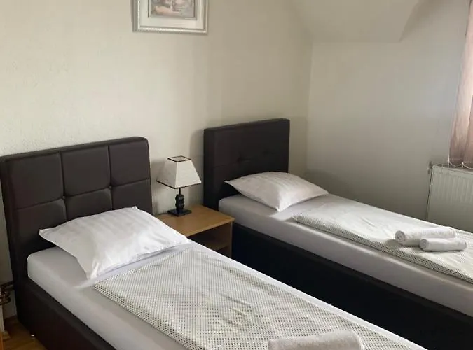 Restoran&motel And Apartmants Lovacka Prica 3*