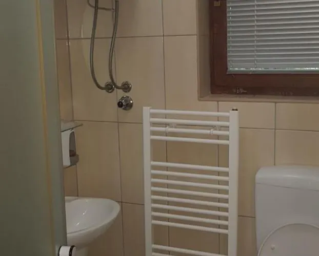 Hotel Restoran&motel And Apartmants Lovacka Prica 3*